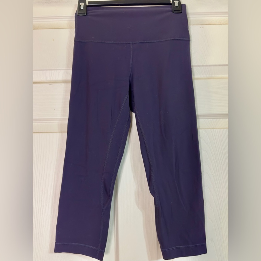 EUC‎ Lululemon Athletica Women's Purple Cropped Leggings Size 6